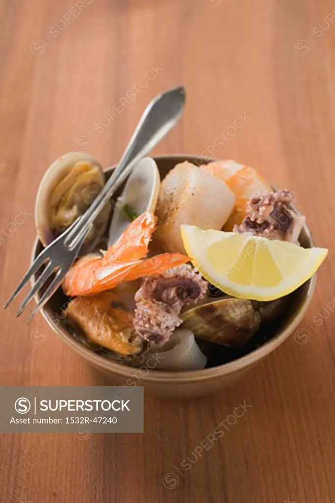 Seafood with wedge of lemon