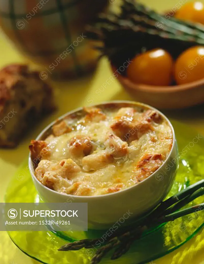 Chicken and asparagus stew with melted cheese