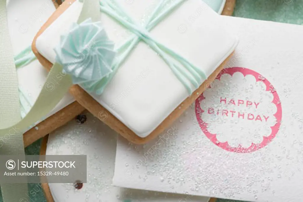 Biscuits decorated as gifts and birthday card (close-up)