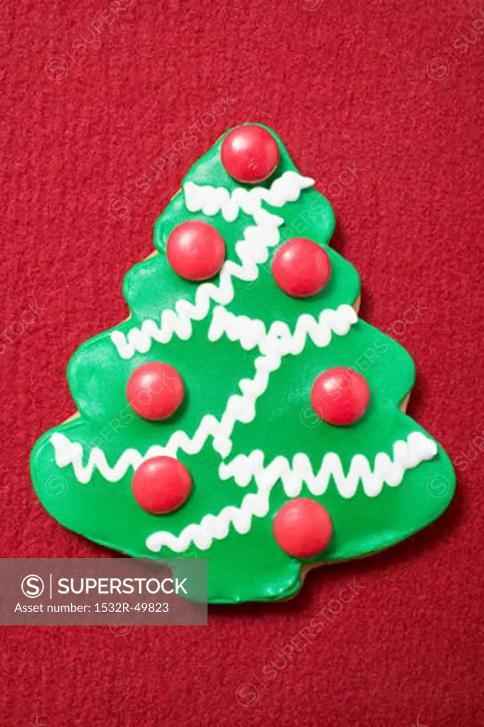 Christmas biscuit (Christmas tree with chocolate beans)