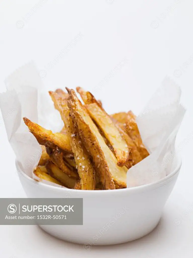 Salted chips in bowl lined with paper
