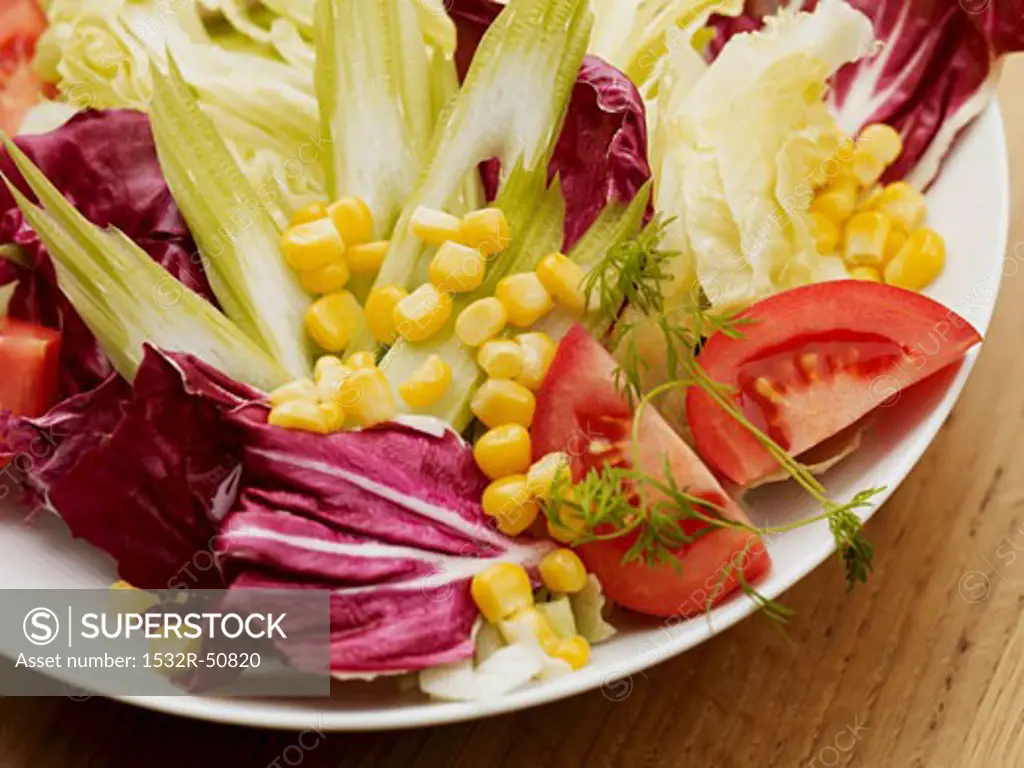 Mixed salad leaves with sweetcorn and tomato