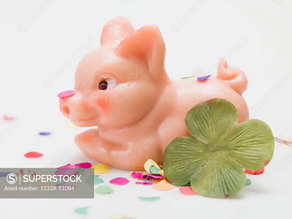 Marzipan pig, four-leaf clover and confetti