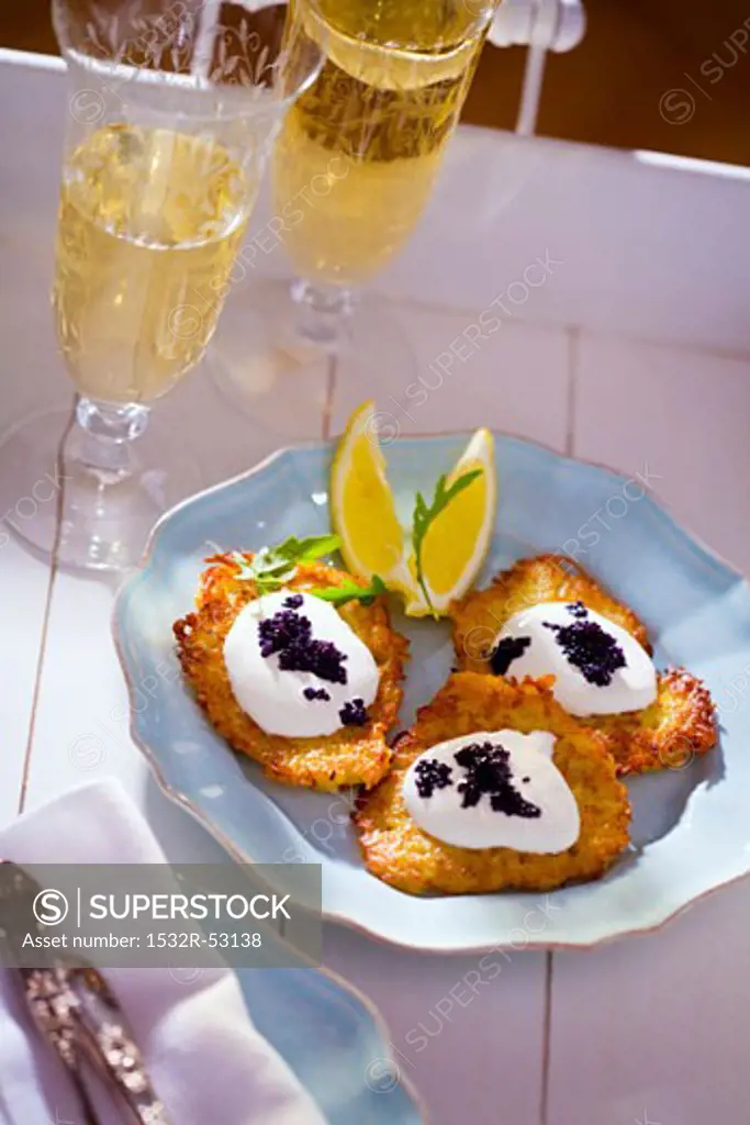 Potato rösti with caviar and champagne