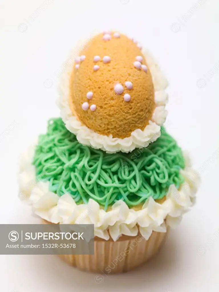 Cupcake and baked Easter egg