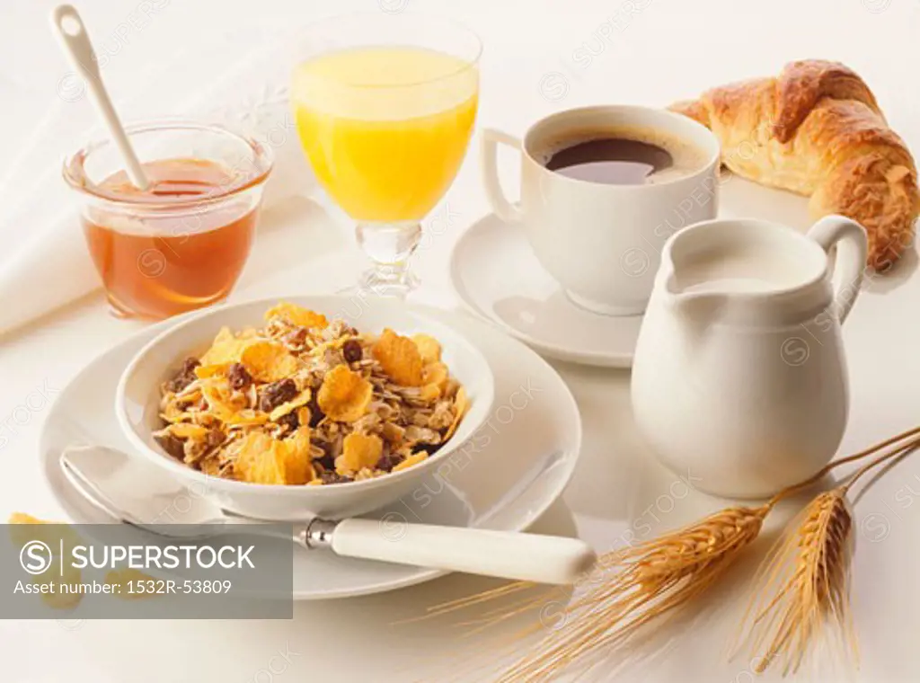Breakfast: muesli, honey, orange juice, coffee & croissant