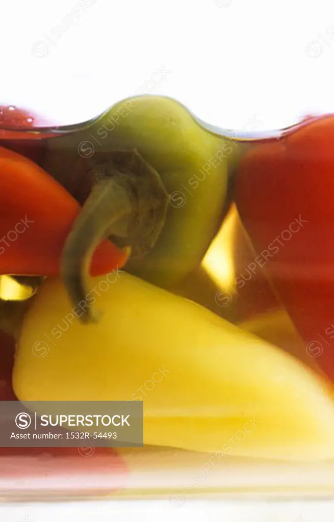 Pickled chillies (close-up)