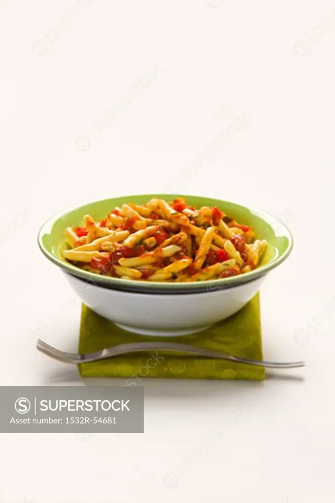 Casarecce al pomodoro (Pasta with tomato and basil sauce)