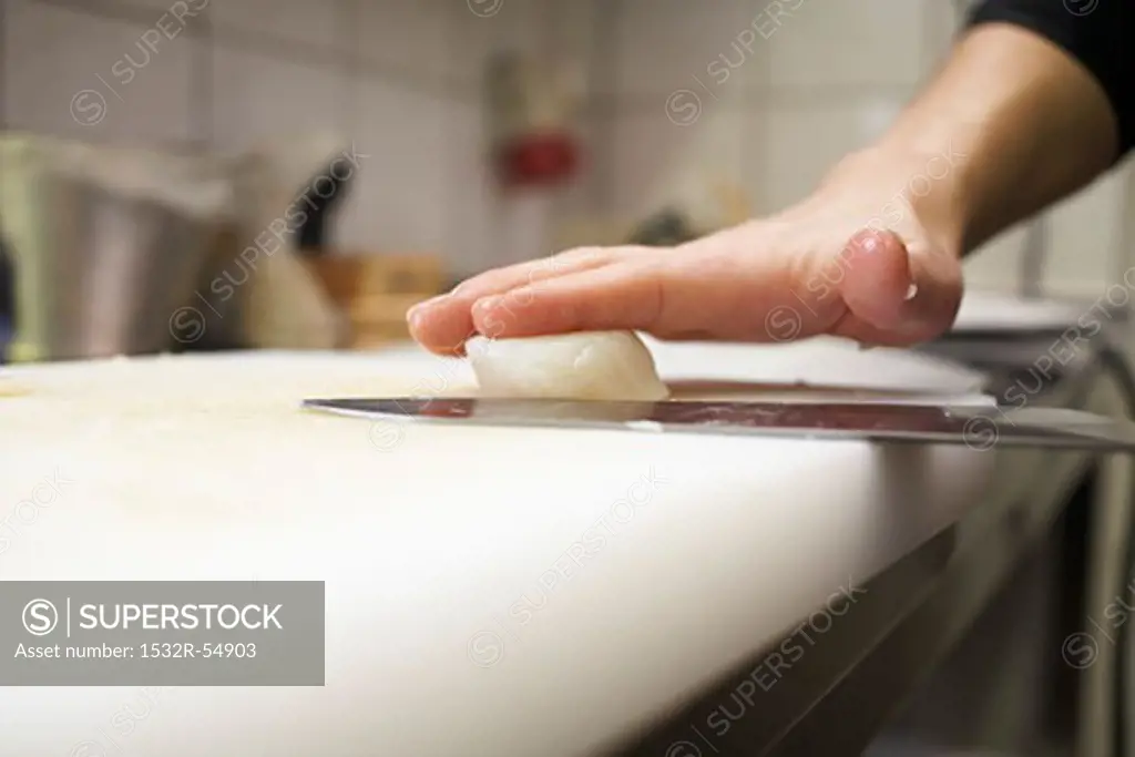 Cutting a scallop in half