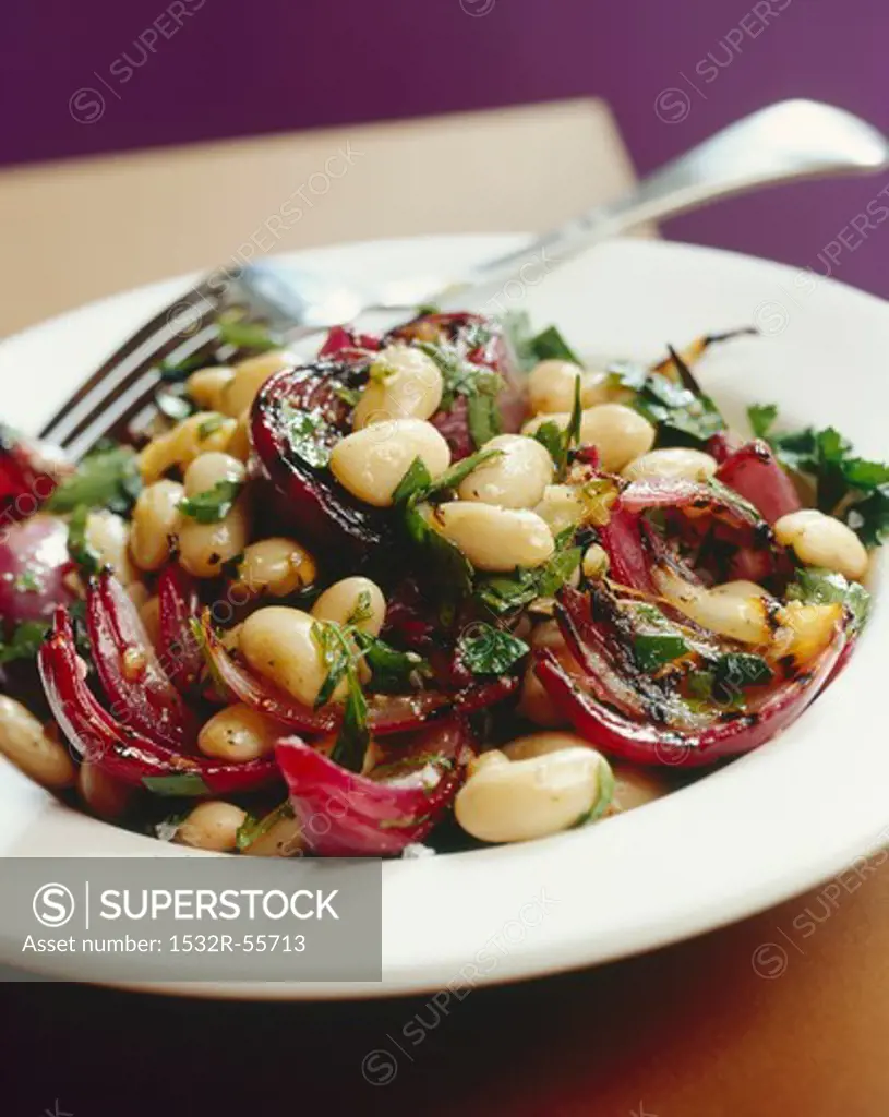 Bean salad with grilled onions