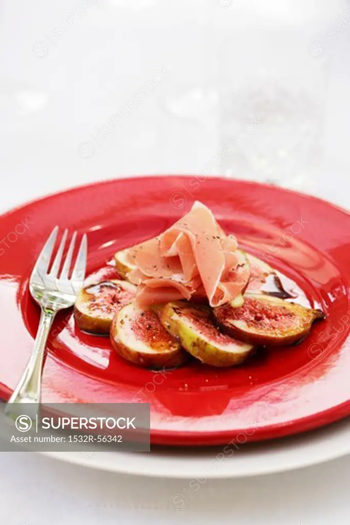 Grilled figs with ham
