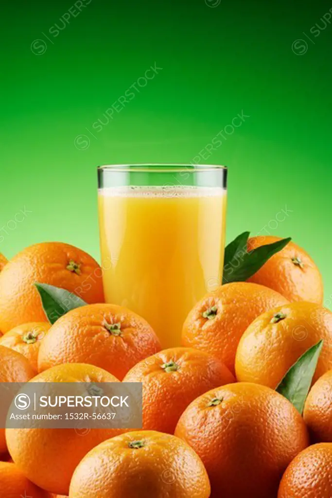 Orange juice and fresh oranges