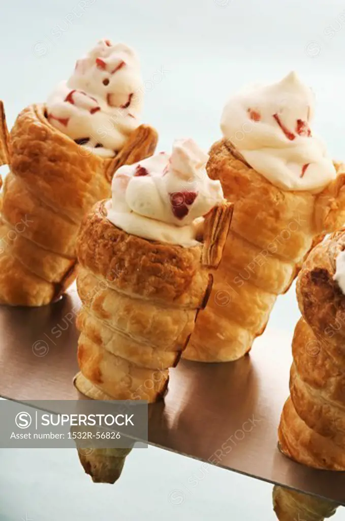 Puff pastry cones filled with cream