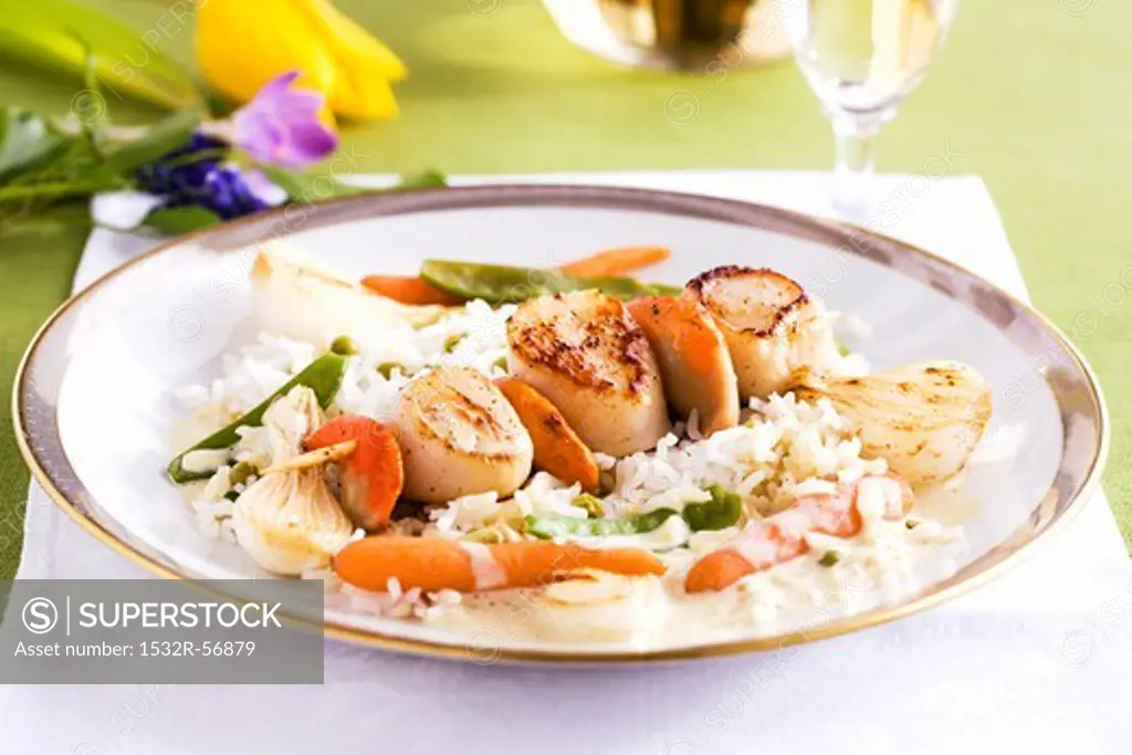A scallop kebab with rice and carrots