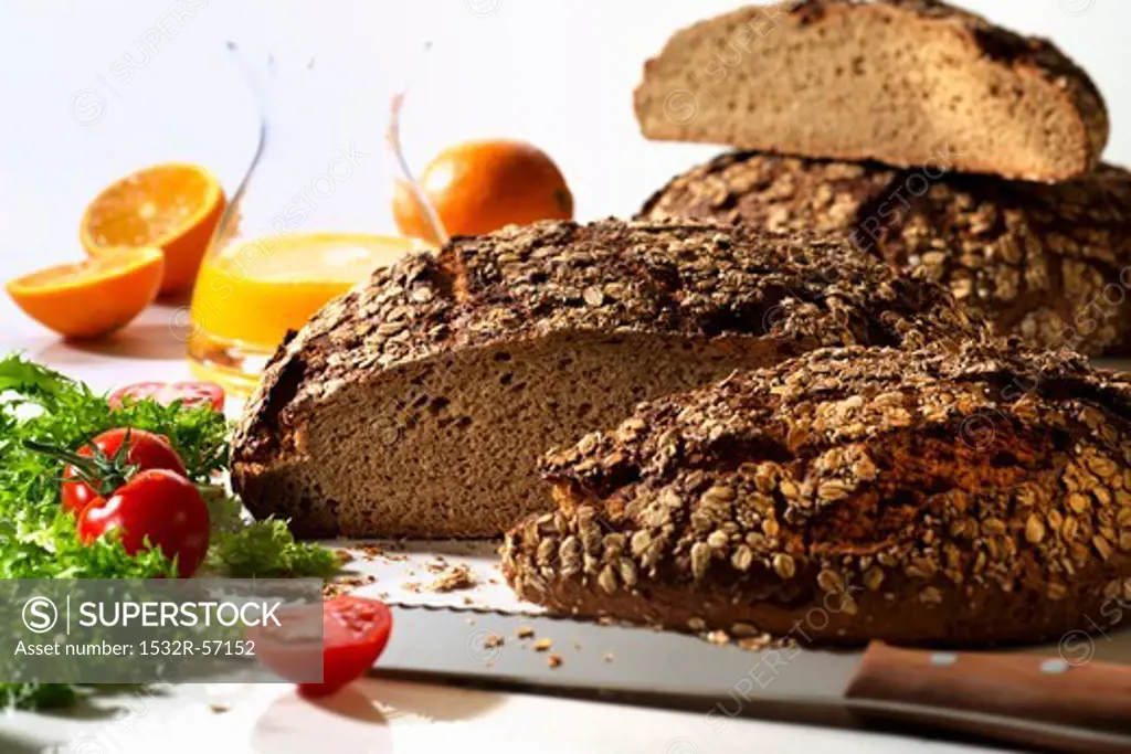 Wholemeal bread, tomatoes and orange juice