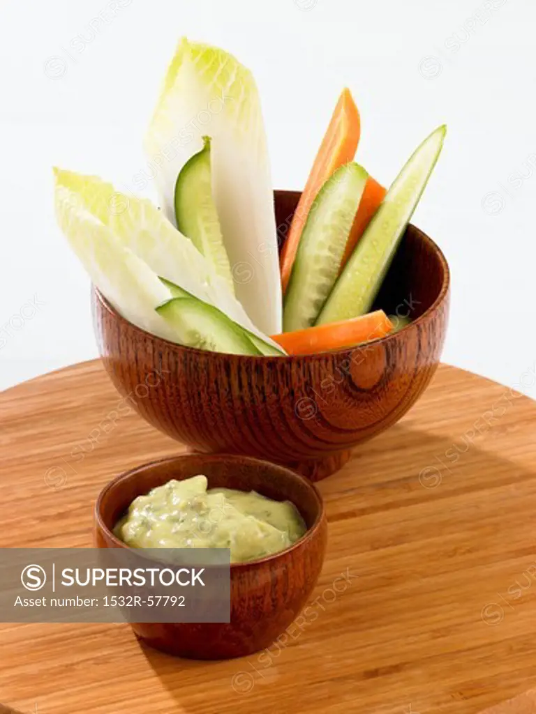 Raw vegetables with an avocado dip