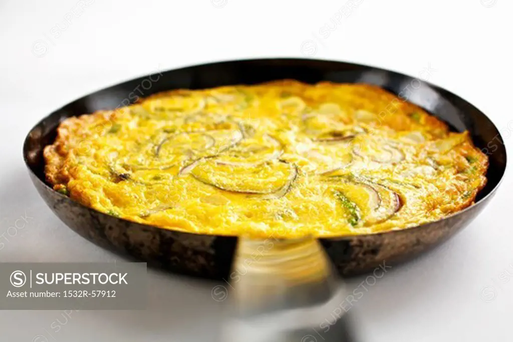Frittata with onions and asparagus