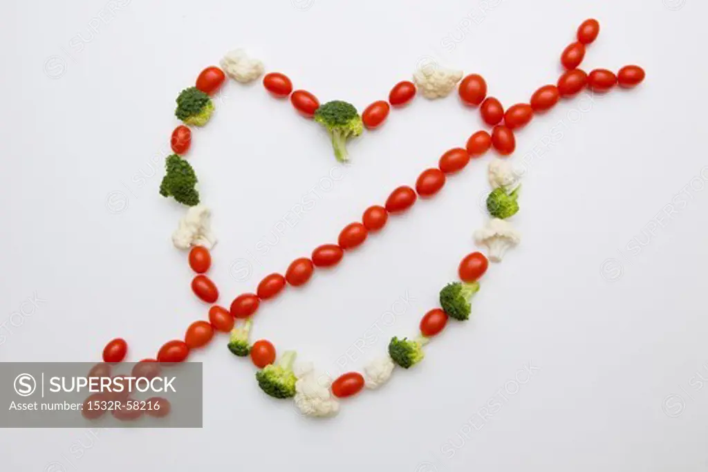 Tomatoes, broccoli and cauliflower forming heart with arrow
