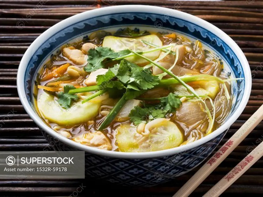 Noodle soup with chicken and cucumber (China)