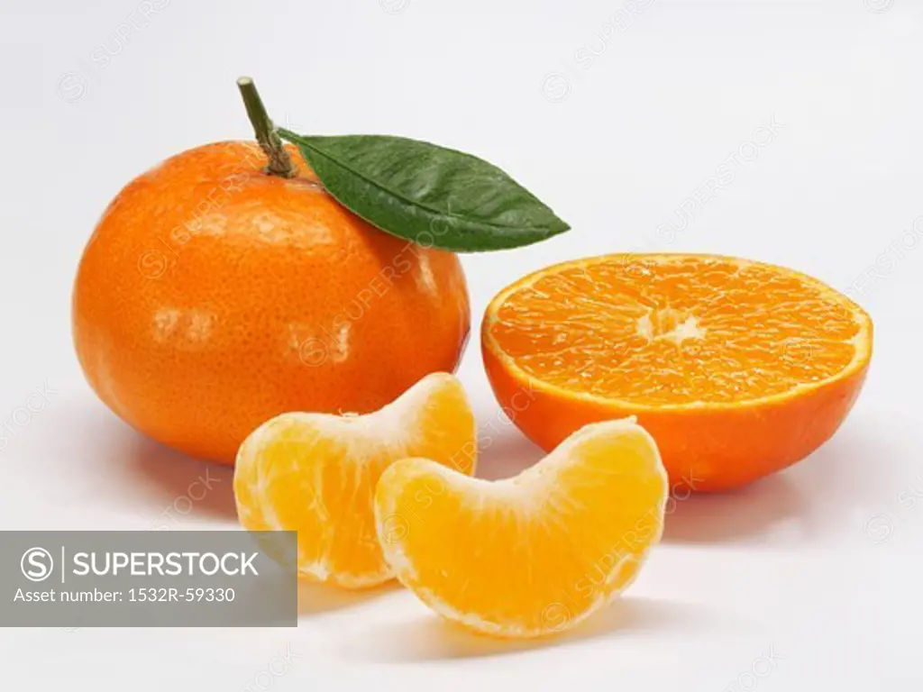 Mandarins, whole, halved and in segments