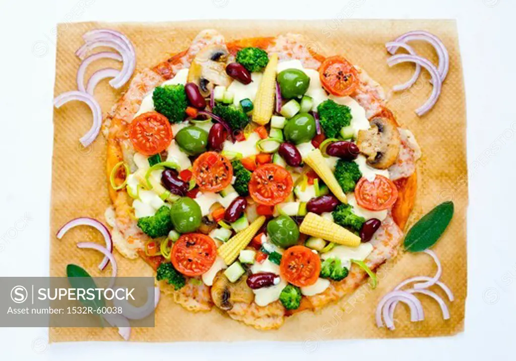 A colourful pizza with corn cobs