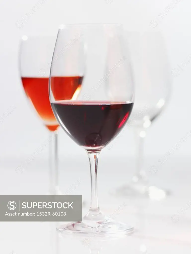 Various wine glasses (red wine and rose wine)