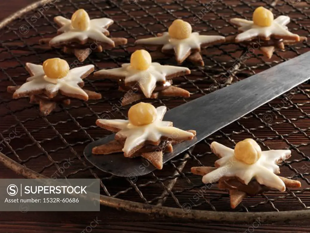 Nougat stars with hazel nuts on a cooling rack