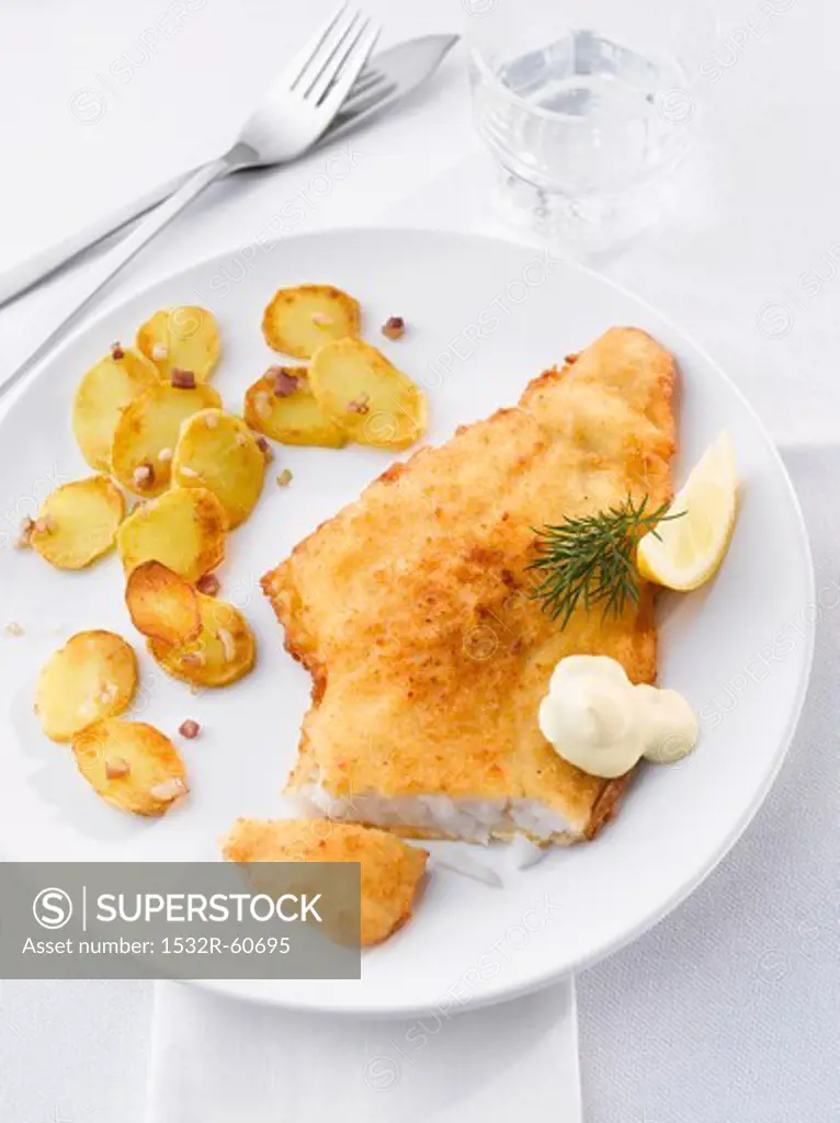 Breaded fish fillet with fried potatoes