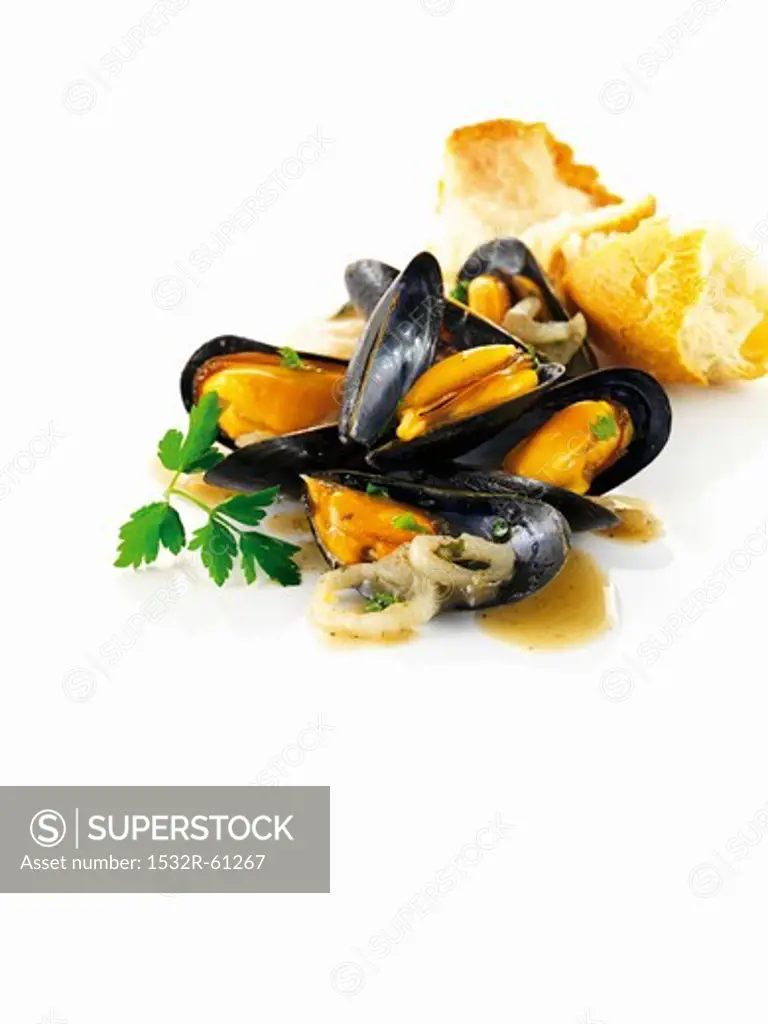 Mussels and white bread