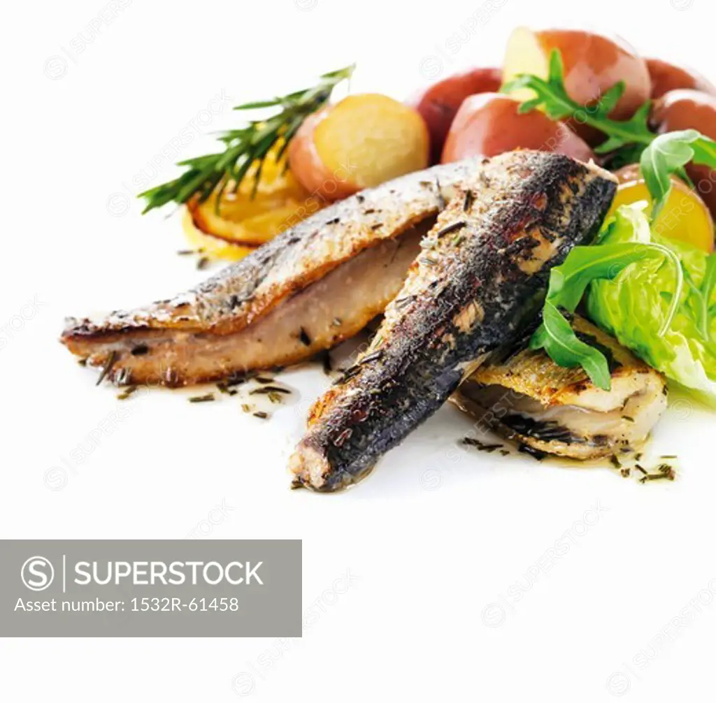 Grilled sardines with red potatoes