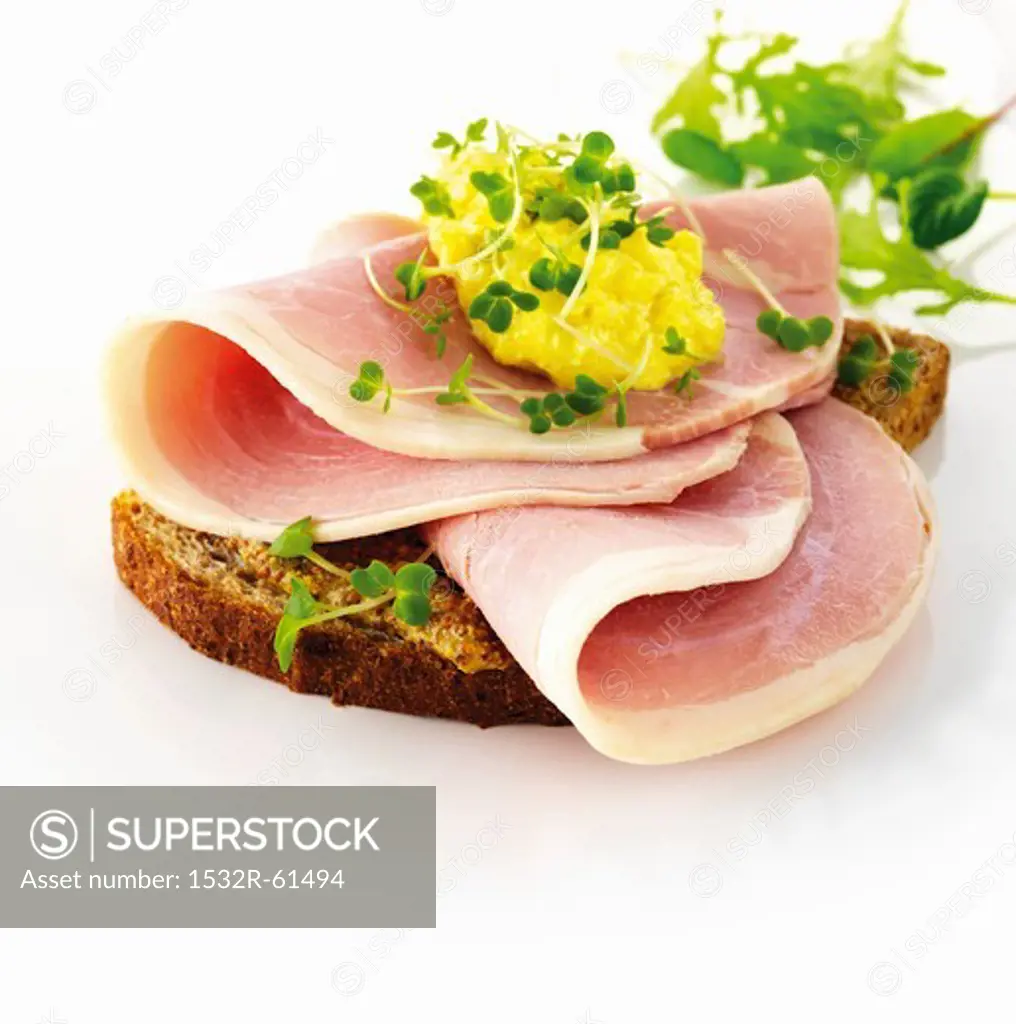 Rye bread with ham, scrambled egg and water cress