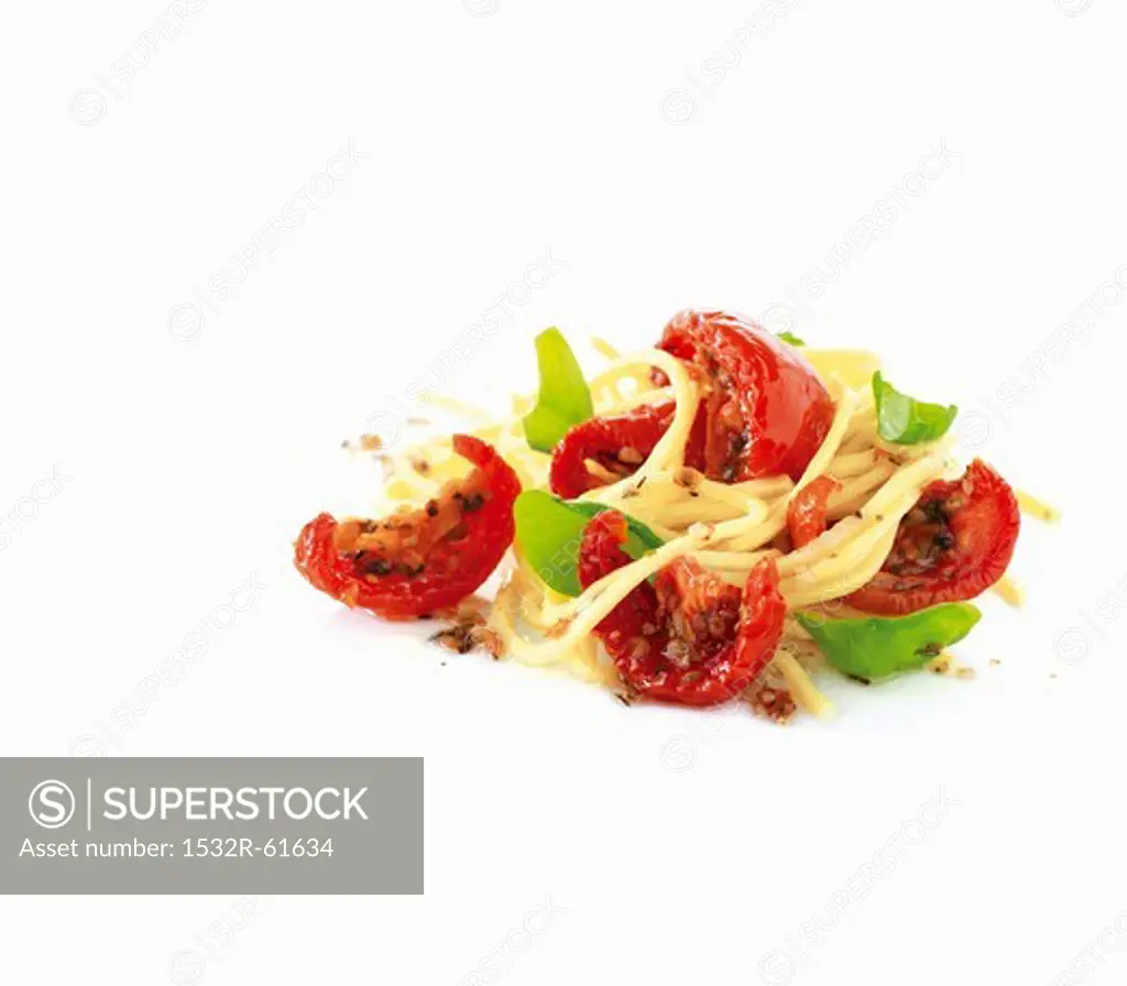 Sun-dried tomatoes, spaghetti and basil