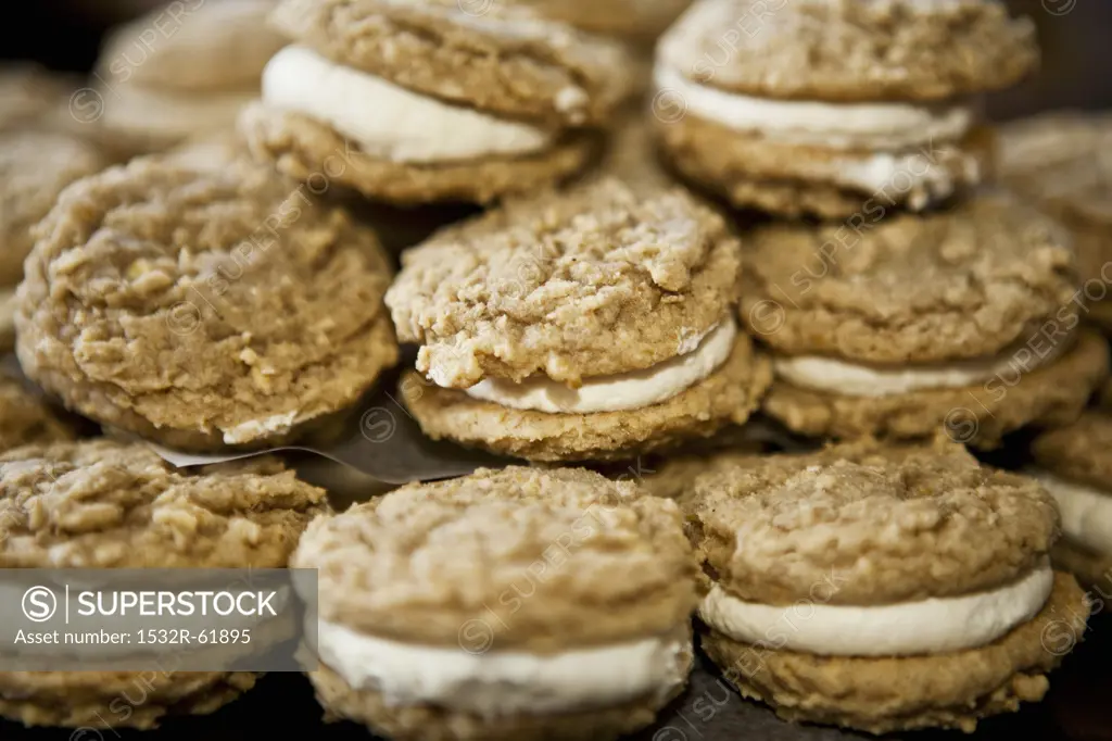 Many Oatmeal Whoopie Pies