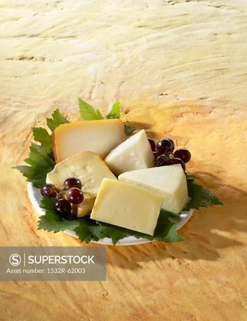 A cheese platter from Spain with grapes