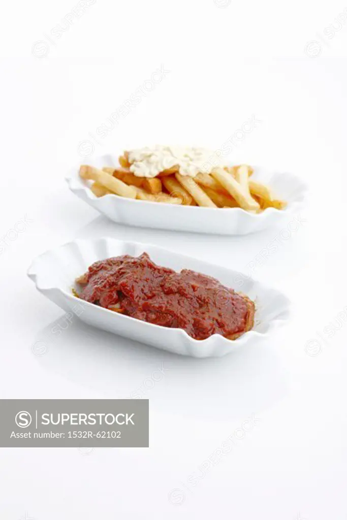 Curried sausage with chips and ketchup