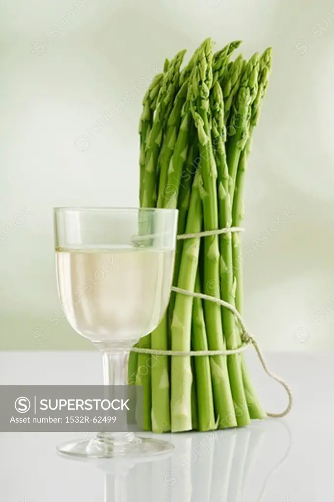 A bunch of asparagus and a glass of white wine
