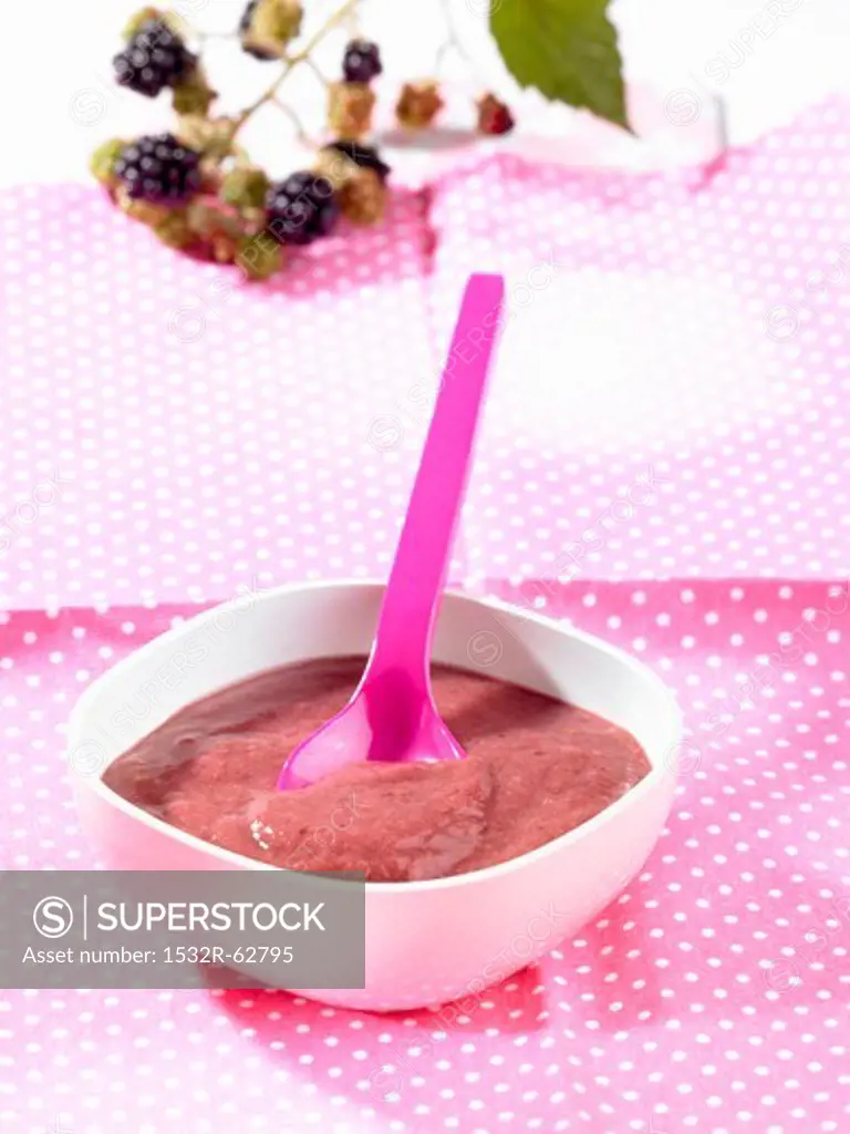 Blackberry and banana purée (baby food)