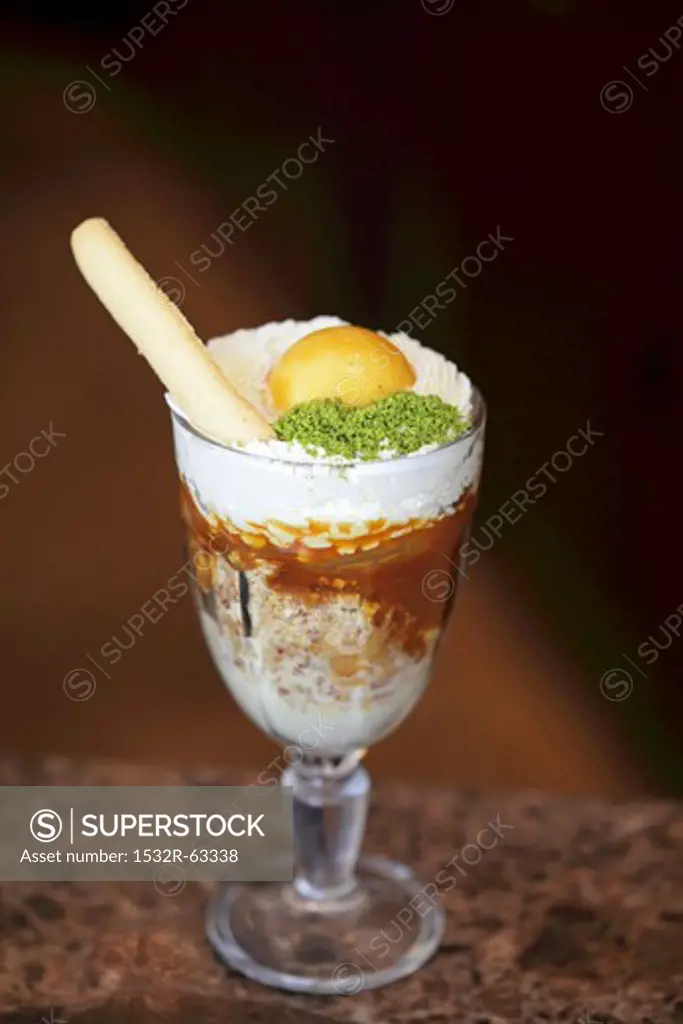 Vanilla and caramel ice cream with pistachios
