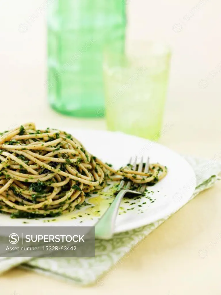 Linguine with green cabbage