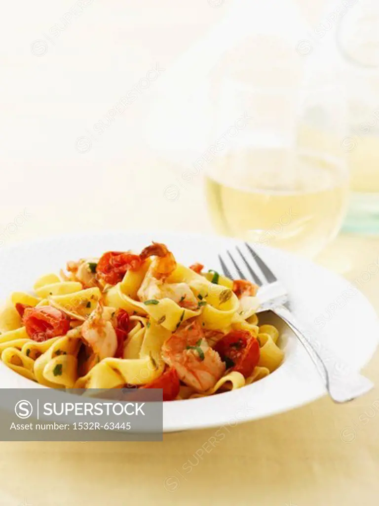 Tagliatelle with prawns and tomatoes