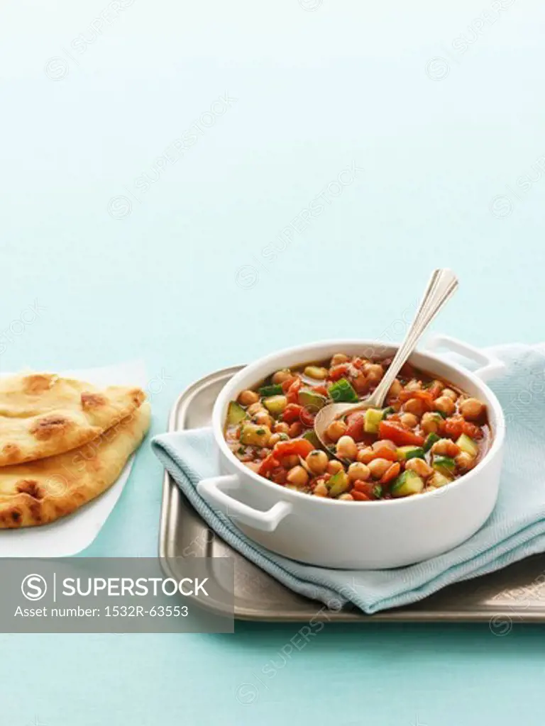 Chickpea curry with unleavened bread