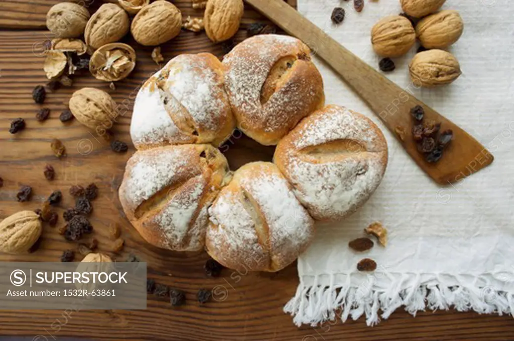 Walnut bread with raisins