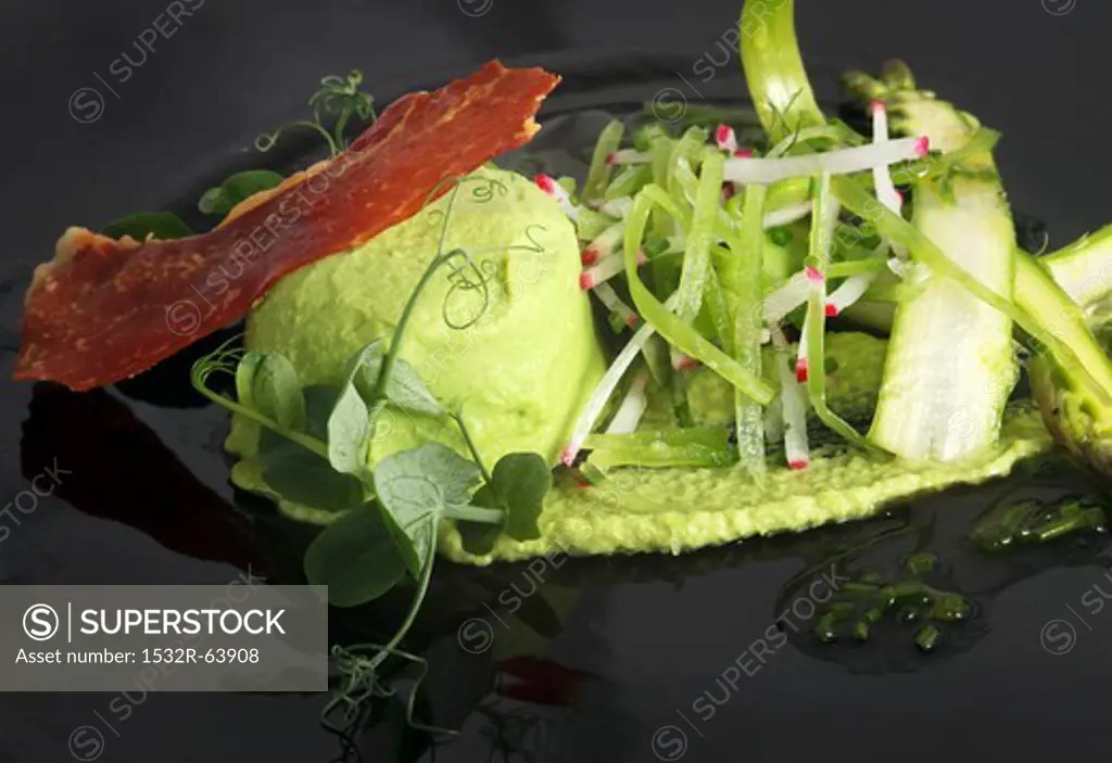 Mushy peas with bacon and green asparagus