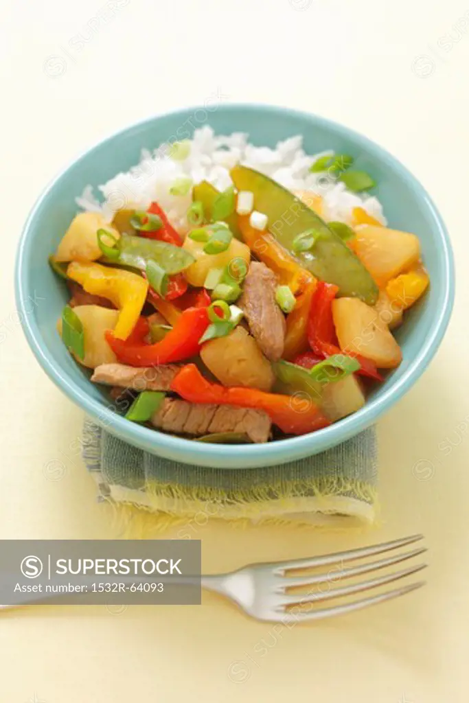 Sweet 'n' sour pork with pepper, pineapple and mange tout