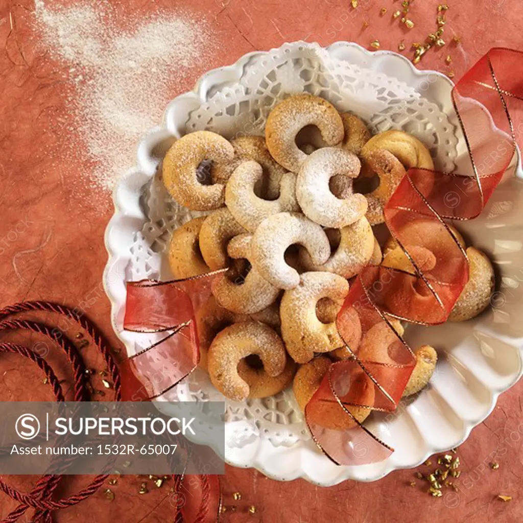 Festive Vanillekipferl (cresent-shaped vanilla biscuits)