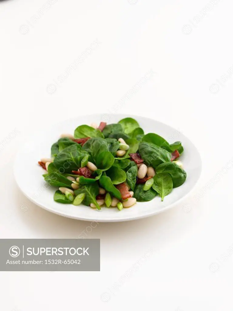 Spinach salad with bacon and pine nuts