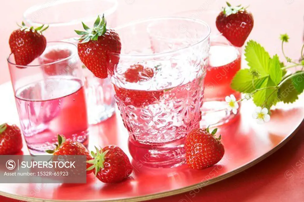 Strawberry lemonade and fresh strawberries