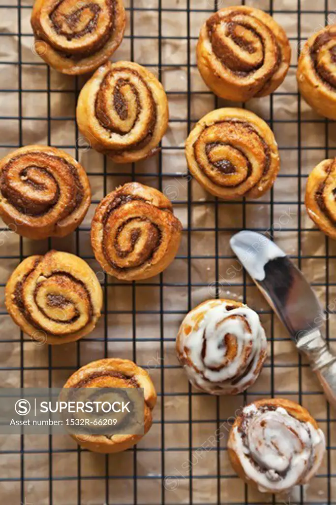 Cinnamon Buns on a Cooling Rack with Vanilla Icing