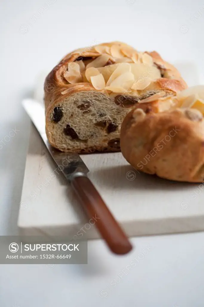 Hefezopf (sweet bread from southern Germany) with figs and raisins