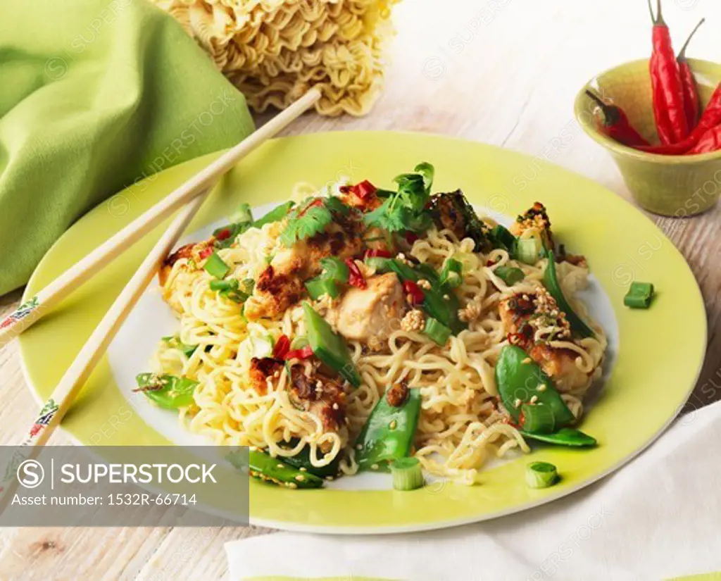 Noodles with chicken, chillies and sesame seeds (Asia)